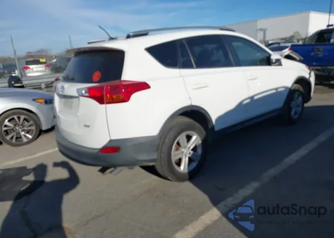 2014 Toyota Rav4 Xle z USA, uszkodzony, nr VIN JTMWFREV1ED027113